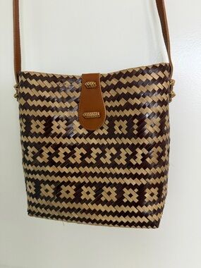 Belk Woven Straw Braided Crossbody Bag in Brown Beige Pattern
